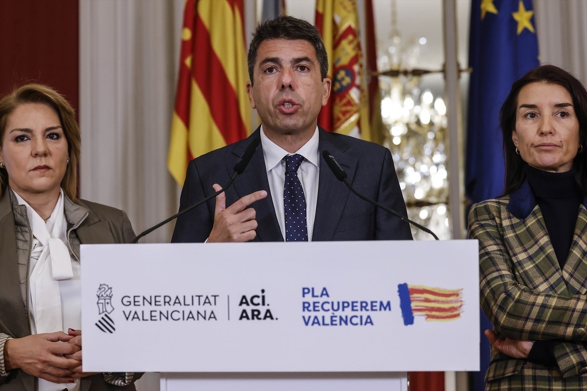 gaceta_es's tweet card. La inmigración ilegal y el Pacto Verde eran las dos condiciones marcadas por Abascal a Mazón para negociar los presupuestos