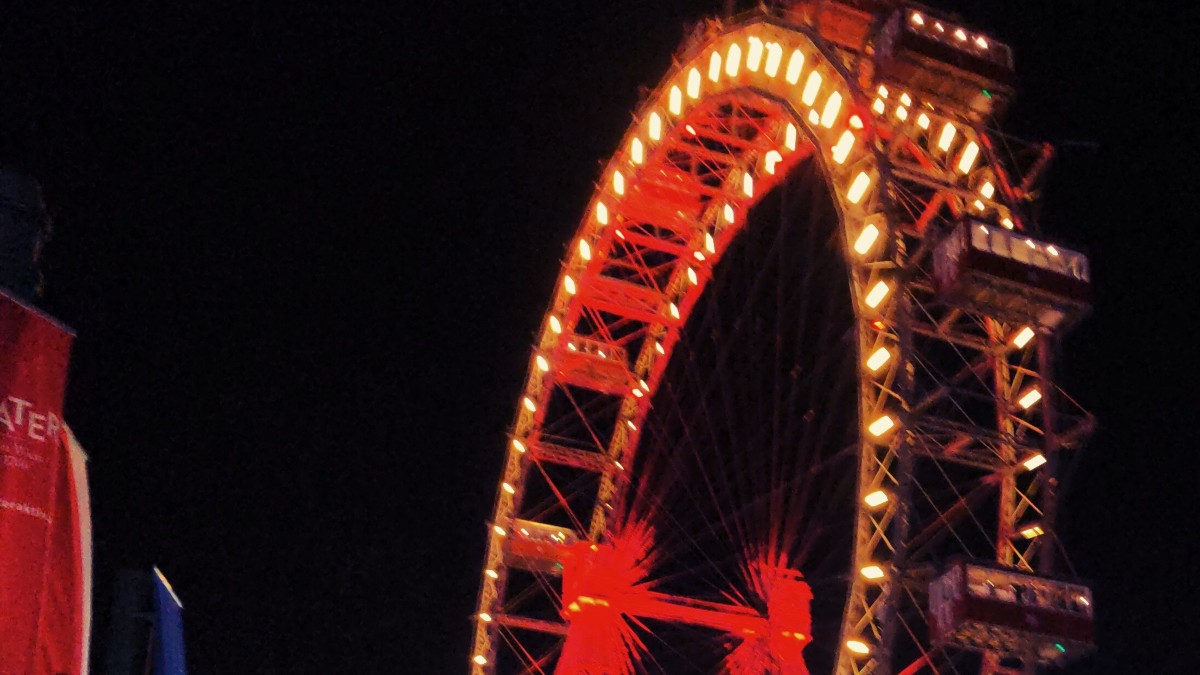 gnutools's tweet card. Upstream containers with compiler toolchains from kernel.org