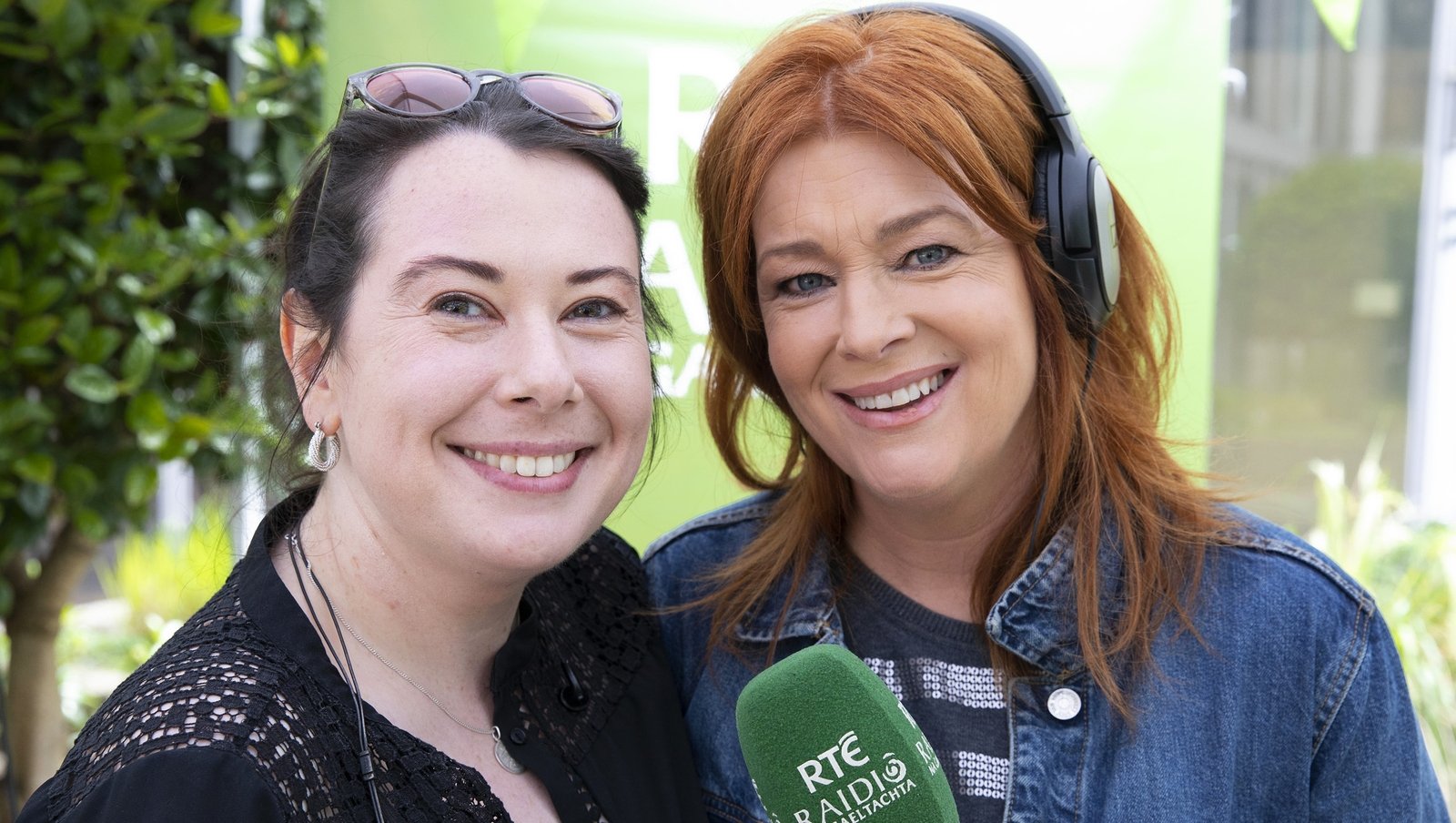 ToghCon's tweet card. Tá deireadh tagtha le clár Bhláthnaid Libh ar RTÉ Raidió na Gaeltachta agus mar is dual do Bhláthnaid, bhí cóisir mhór cheoil agus lán le comhluadar agus craic