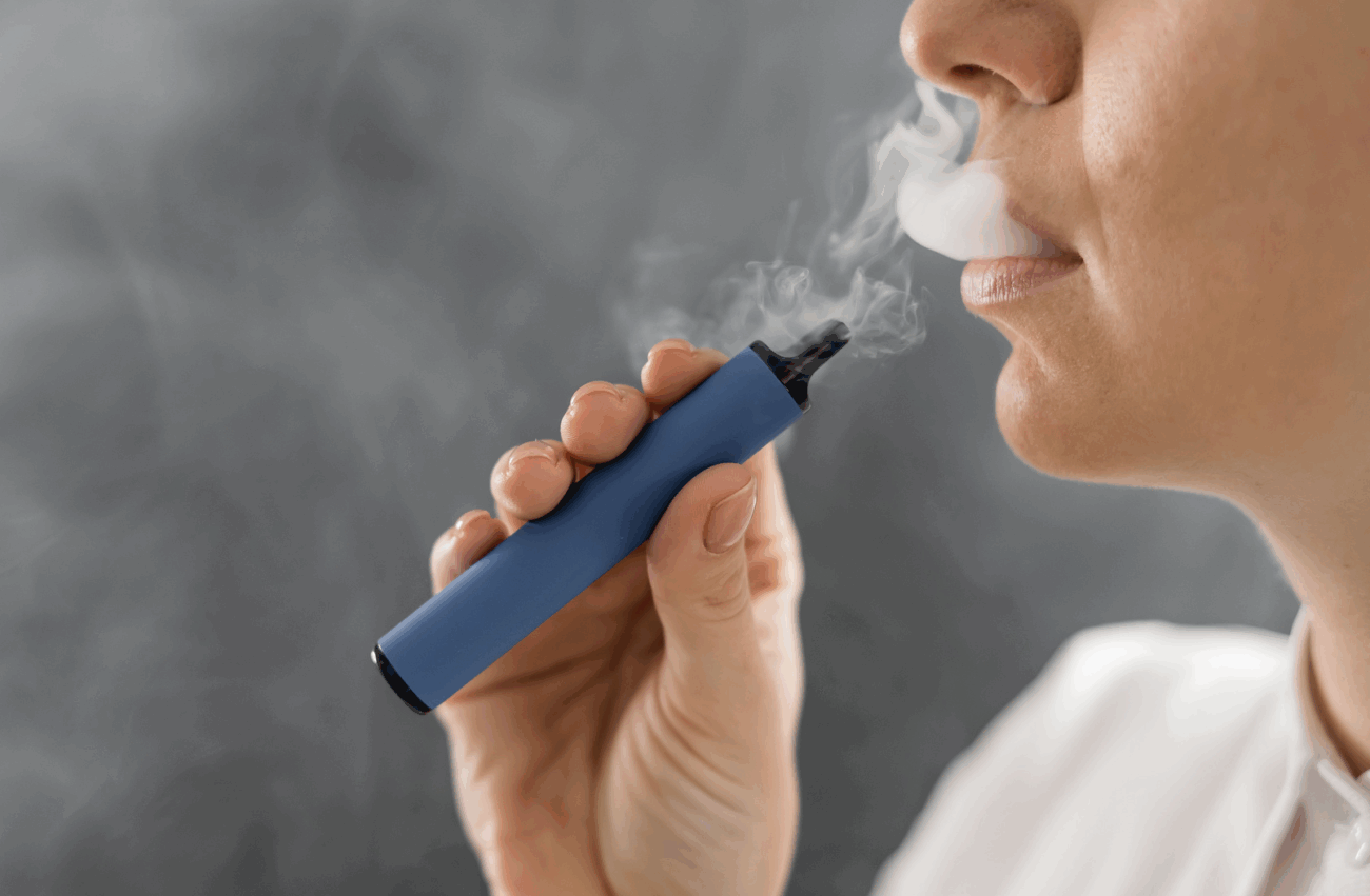 Rapt_plusalpha's tweet card. 厚労省は、受動喫煙を防ぐため、「加熱式たばこ」の規制を強化する方向で検討を進めています。 加熱式たばこ、規制強…