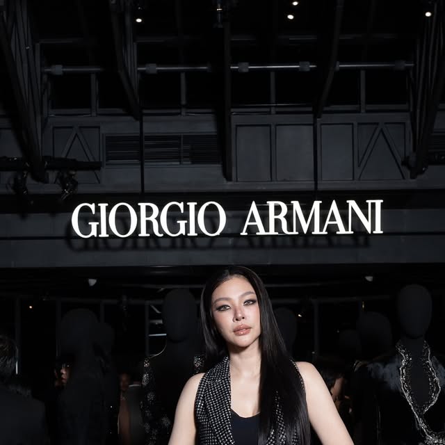 AmsyOnlyForFaye's tweet card. Giorgio Armani (@giorgioarmani) • Instagram photos and videos