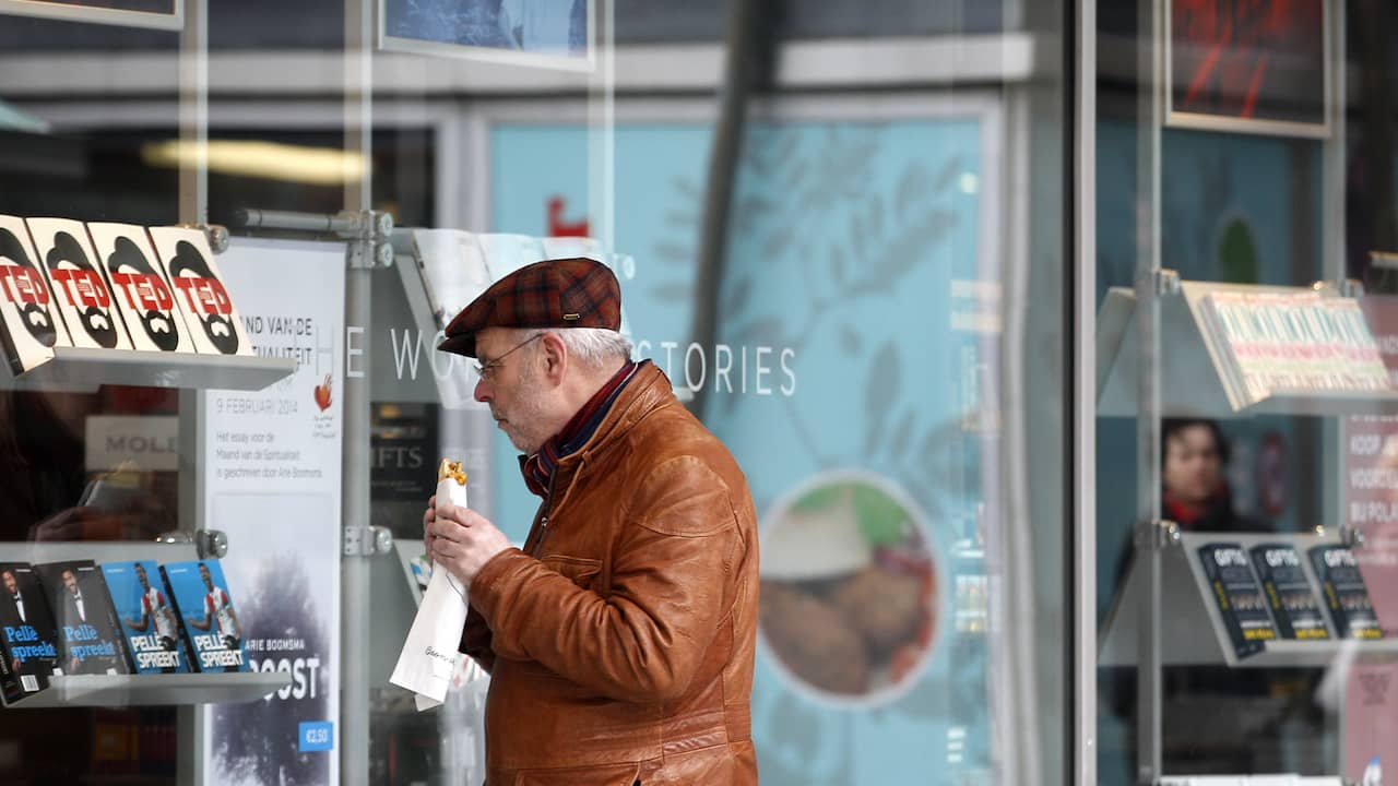 NUnl's tweet card. Minister Plasterk (Binnenlandse Zaken) weigert gehoor te geven aan een oproep van de Tweede Kamer om de Zondagswet af te schaffen. D66 dient daarom een initiatiefwet in om een einde te maken aan de...