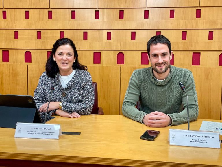 danielsenderos's tweet card. El Ayuntamiento de Vitoria-Gasteiz acondicionará una parcela en Salburua para habilitar 73 huertos urbanos, de 50m² cada uno, que se gestionarán de manera comunitaria. Se trata, concretamente, de la...