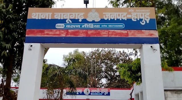 topstorylive's tweet card. Hapur News : हापुड़ के बाबूगढ़ थाना क्षेत्र के गांव सिमरौली में स्थित एक स्कूल के हास्टल से कक्षा 10वीं का एक छात्र संदिग्ध परिस्थितियों में लापता हो गया।