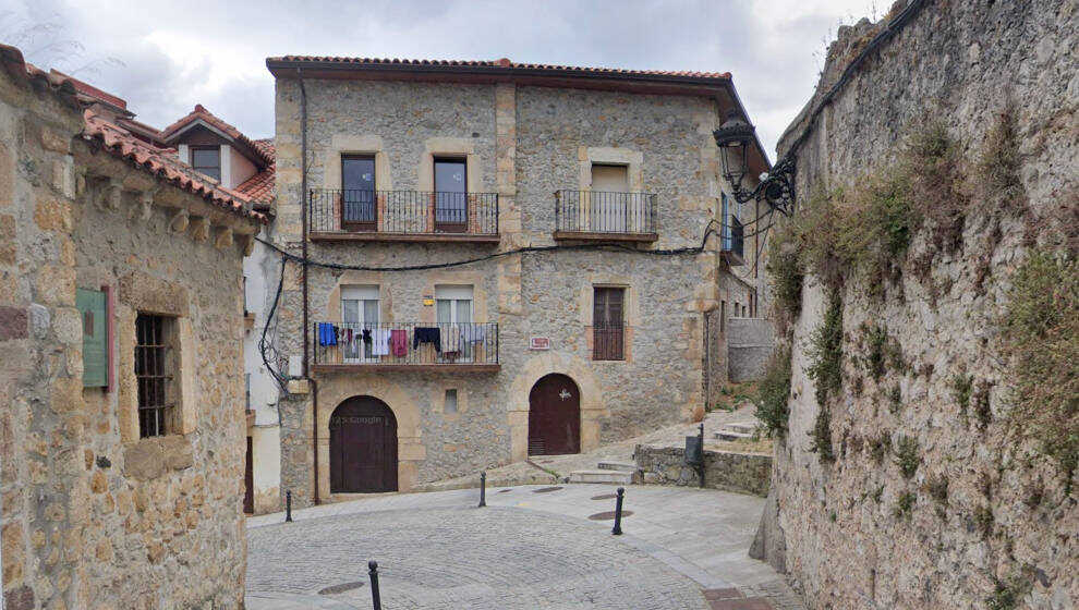 DiarioCantabria's tweet card. Unidos x Laredo quiere expresar públicamente su satisfac