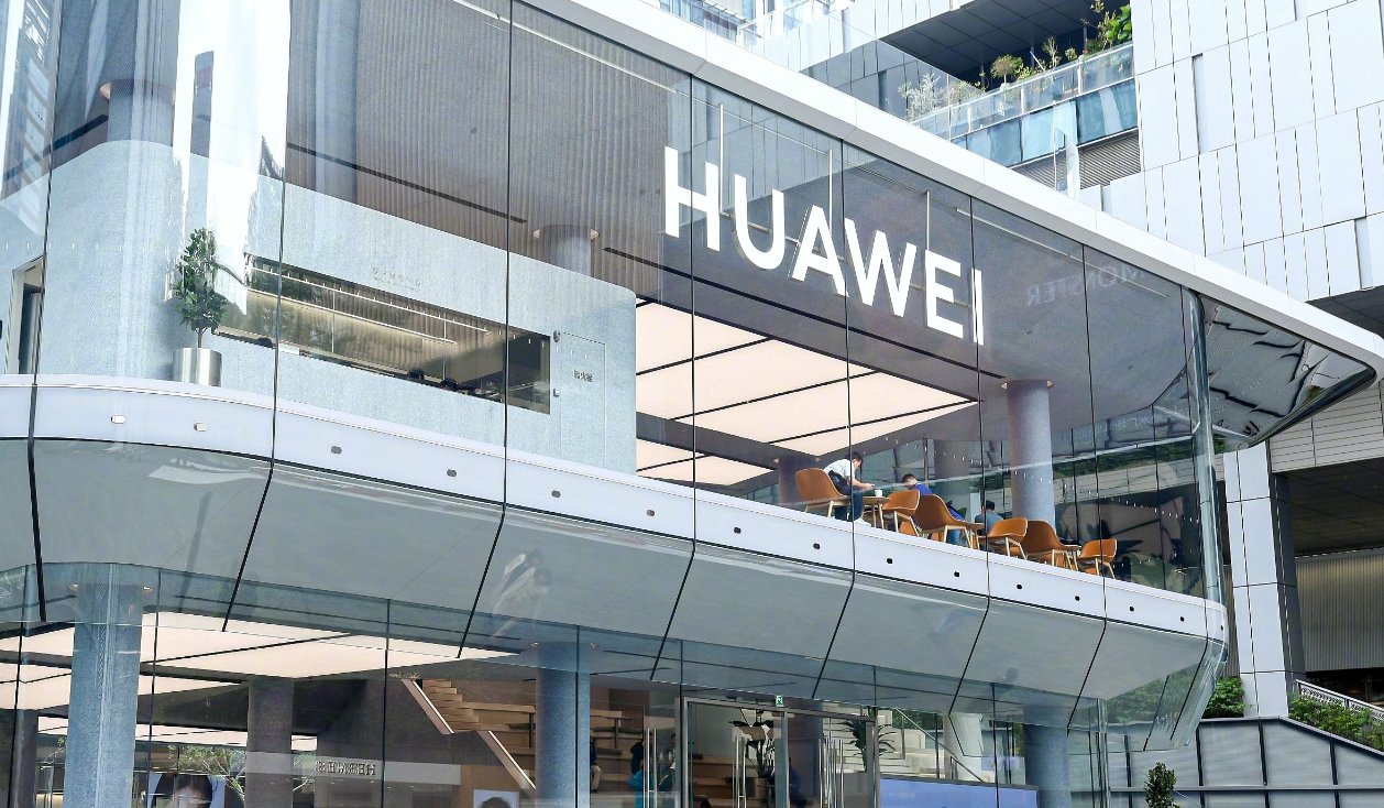 technodechina's tweet card. Huawei on Tuesday unveiled its annual flagship Mate 80 series at a product launch event in Shenzhen. The lineup includes the Mate 80, Mate 80 Pro, Mate 80