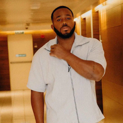 itembomusic's tweet card. Kiddwaya criticizes Nigerians for praising politicians in person but complaining online, urging citizens to hold leaders accountable instead of relying on social media outrage.