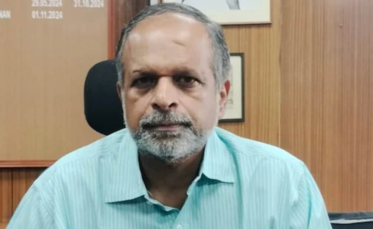 SSC_GoI's tweet card. SSC Exams 2025: "One is impersonation - you authenticate and apply for the exam, but someone else comes and writes"