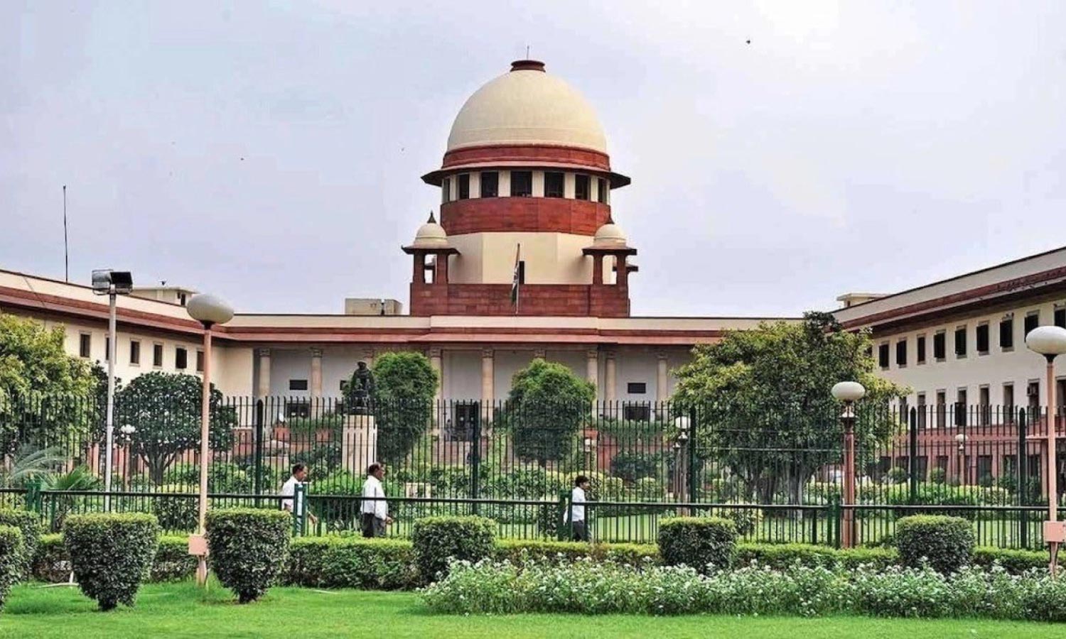 hydnewshunt's tweet card. % SC questions prolonged inaction on Telangana defector MLAs’ disqualification % Get all the latest news from Hyderabad and Telangana including breaking headlines, political updates, local events,...