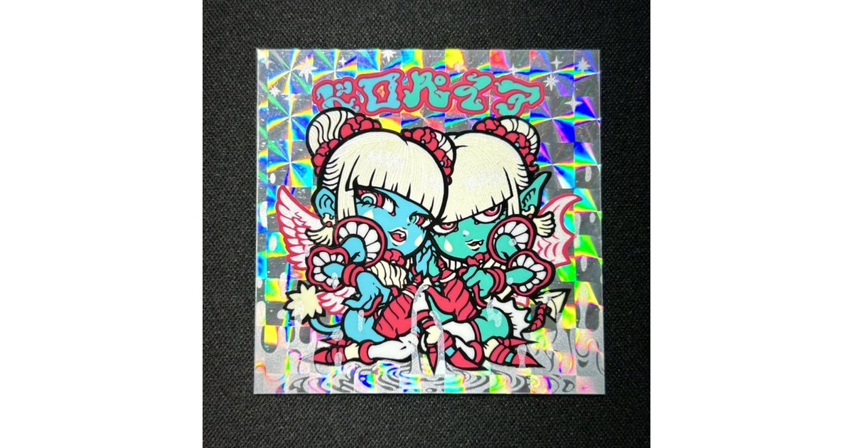 masterdeepblue's tweet card. さん家祭り２０２５ 不純喫茶ドロップ販売シール イラスト：モジャイドス 印刷】 ドロペイア（シルクスクリーン印刷／角プリズム 48mm×48mm／裏面3種あり） ☆boost500円以上で不純喫茶ドロップの名刺シール付