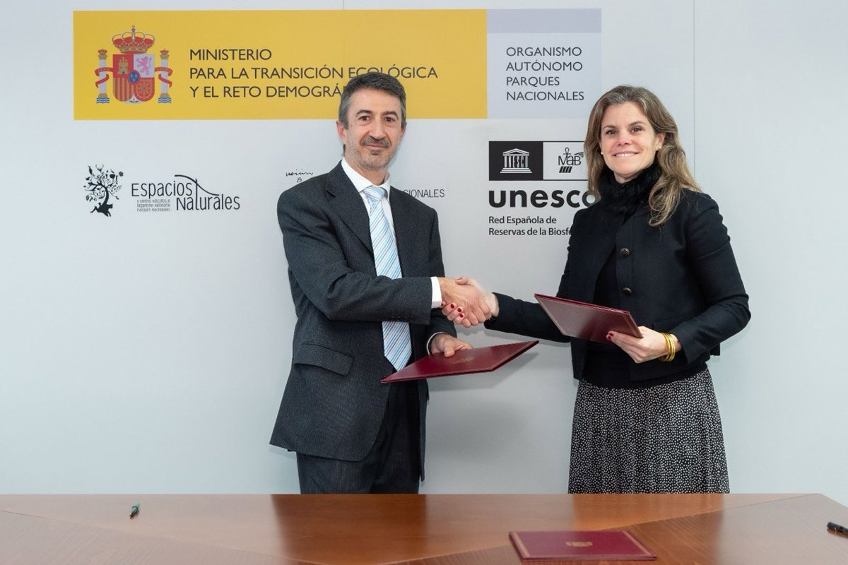 danielsenderos's tweet card. El Organismo Autónomo Parques Nacionales (OAPN) y la Fundación Abertis han firmado un convenio para que...