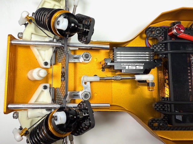 RicksideDesign's tweet card. こんにちはRickyです。今回は前回の続き、RC10ネタの最終回。マニアックなメインシャーシ加工編です。ちなみに、これらの加工は必須では無いのですが、気になる…