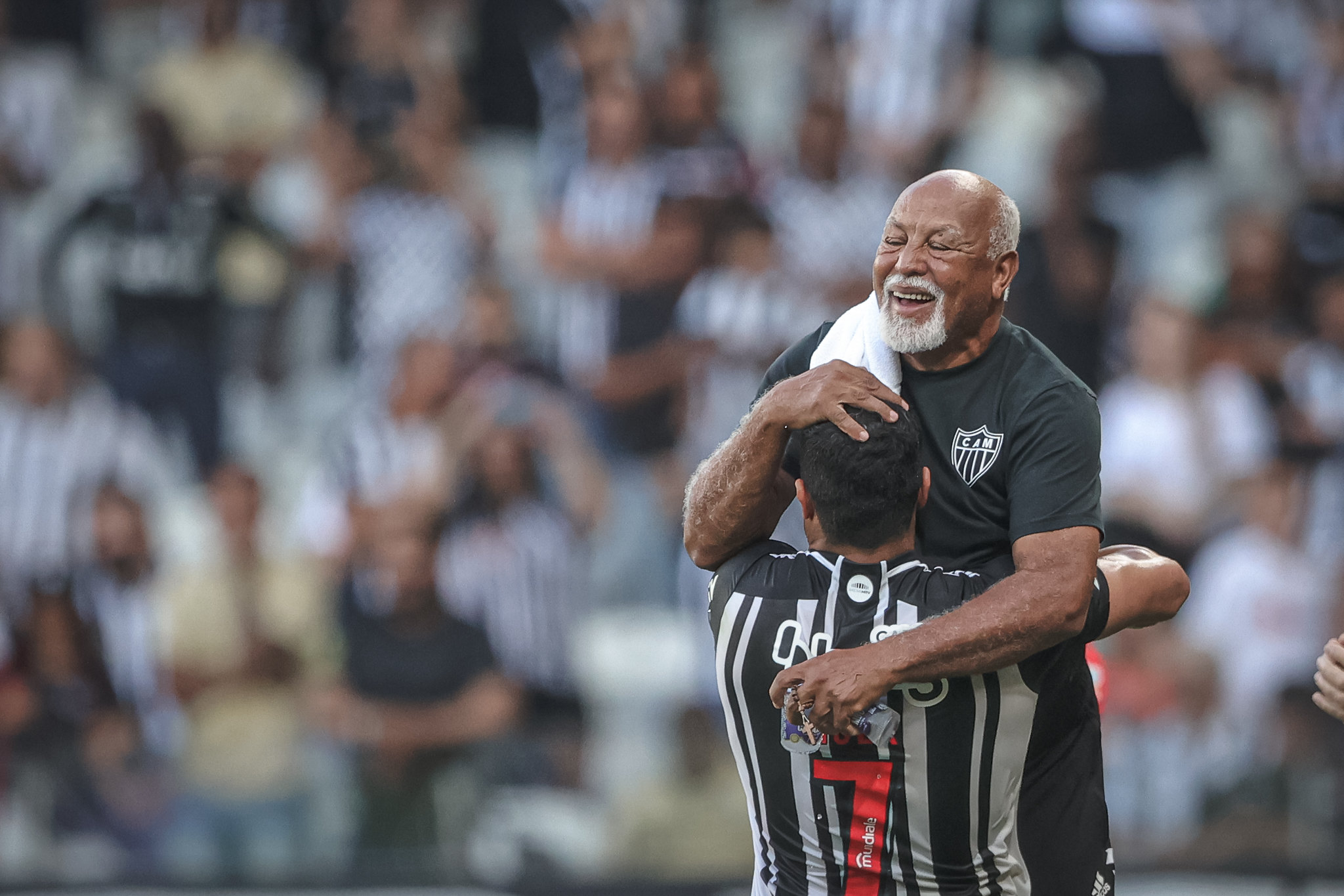 otempo's tweet card. Belmiro, ex-massagista do Atlético, pede mais de R$ 4 milhões na Justiça por irregularidades durante 50 anos de trabalho. Saiba mais detalhes.