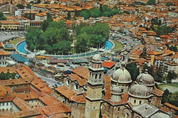 BlogDiPadova's tweet card. Anni Ottanta a Padova. In questo post all'insegna della nostalgia 10 ricordi con cui ripercorrere i miei anni Ottanta e spero anche i vostri.