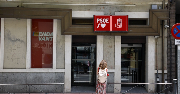 elconfidencial's tweet card. El instructor del caso Koldo considera que el informe de la UCO ha revelado la existencia de pagos a Ábalos y Koldo que no han sido documentados por el partido de Pedro Sánchez