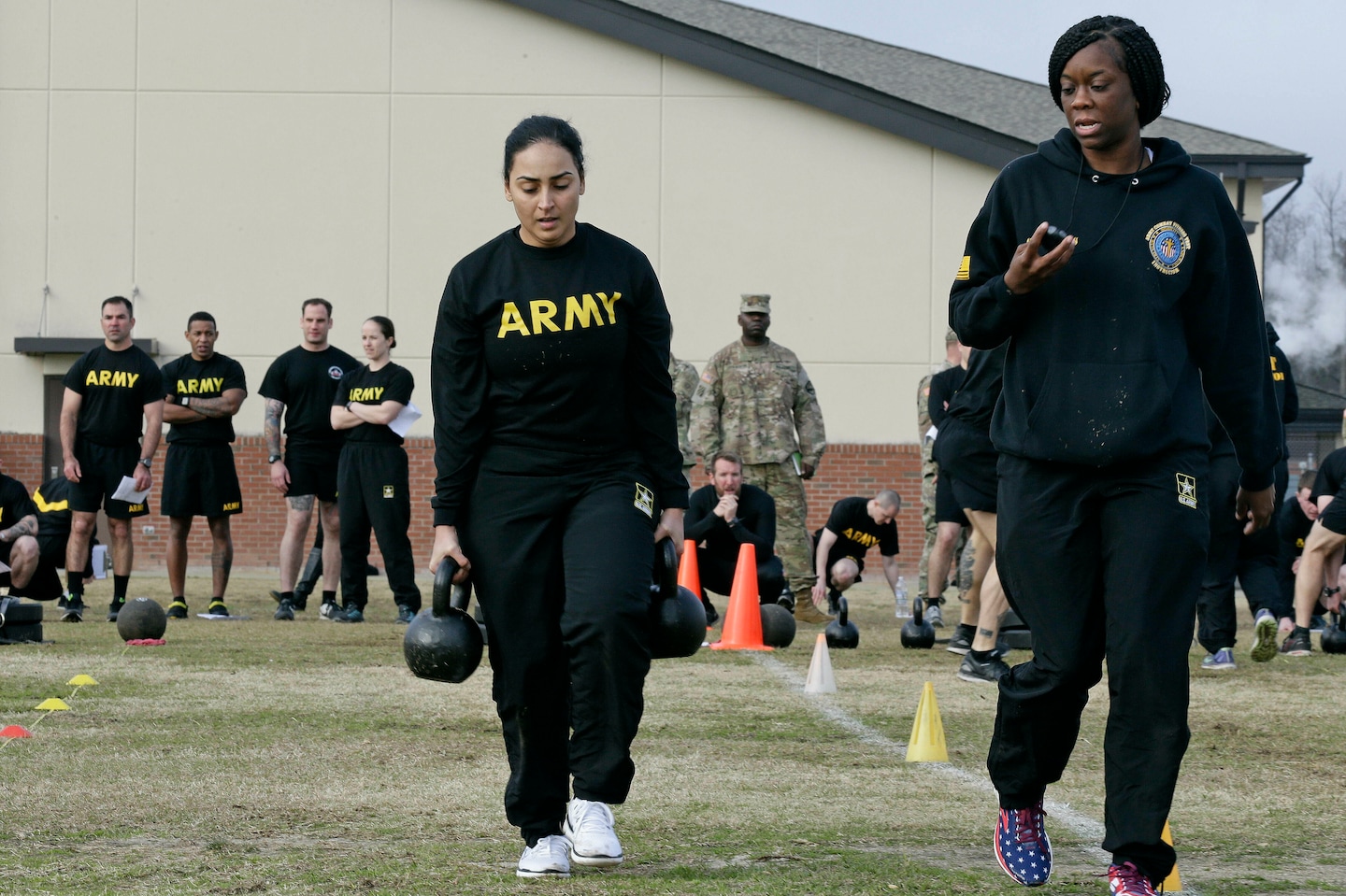 washingtonpost's tweet card. Female soldiers serving in combat-related roles must meet the same physical standards as their male counterparts in events such as the two-mile run and deadlifting.