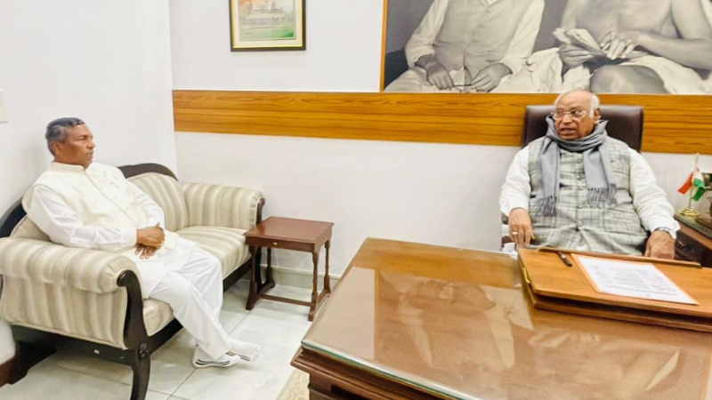 publictvnews's tweet card. ನವದೆಹಲಿ: ಮುಖ್ಯಮಂತ್ರಿ ಬದಲಾವಣೆ, ಸಚಿವ ಸಂಪುಟ ಪುನರಾಚನೆ ವಿಚಾರದಲ್ಲಿ ಹೈಕಮಾಂಡ್ (Congress High Command) ಶೀಘ್ರವೇ ಸ್ಪಷ್ಟ ನಿರ್ಧಾರ ತೆಗೆದುಕೊಳ್ಳಬೇಕು ಎಂದು ಸಚಿವ ಕೆ.ಹೆಚ್