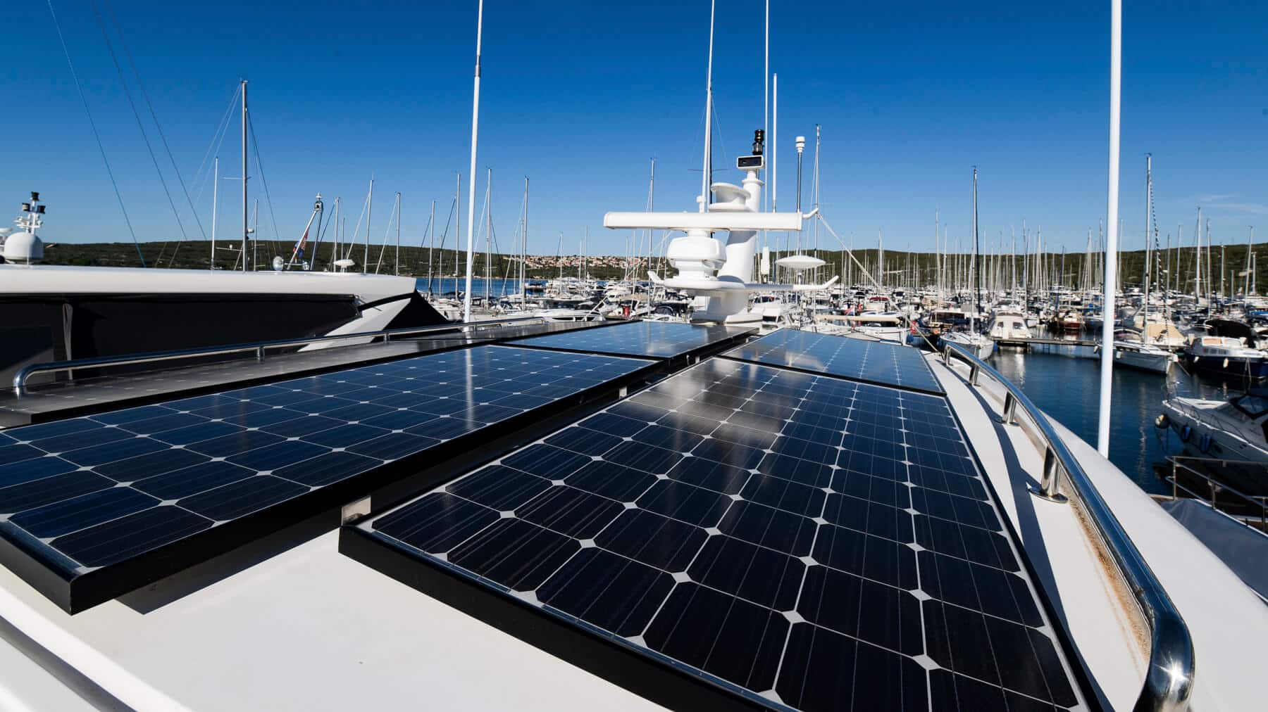 Sea_Help's tweet card. Nachträglicher Solaranlagen-Einbau auf Booten. Tipps zur Installation für mehr Autarkie, Sicherheit und Versicherungsschutz an Bord.