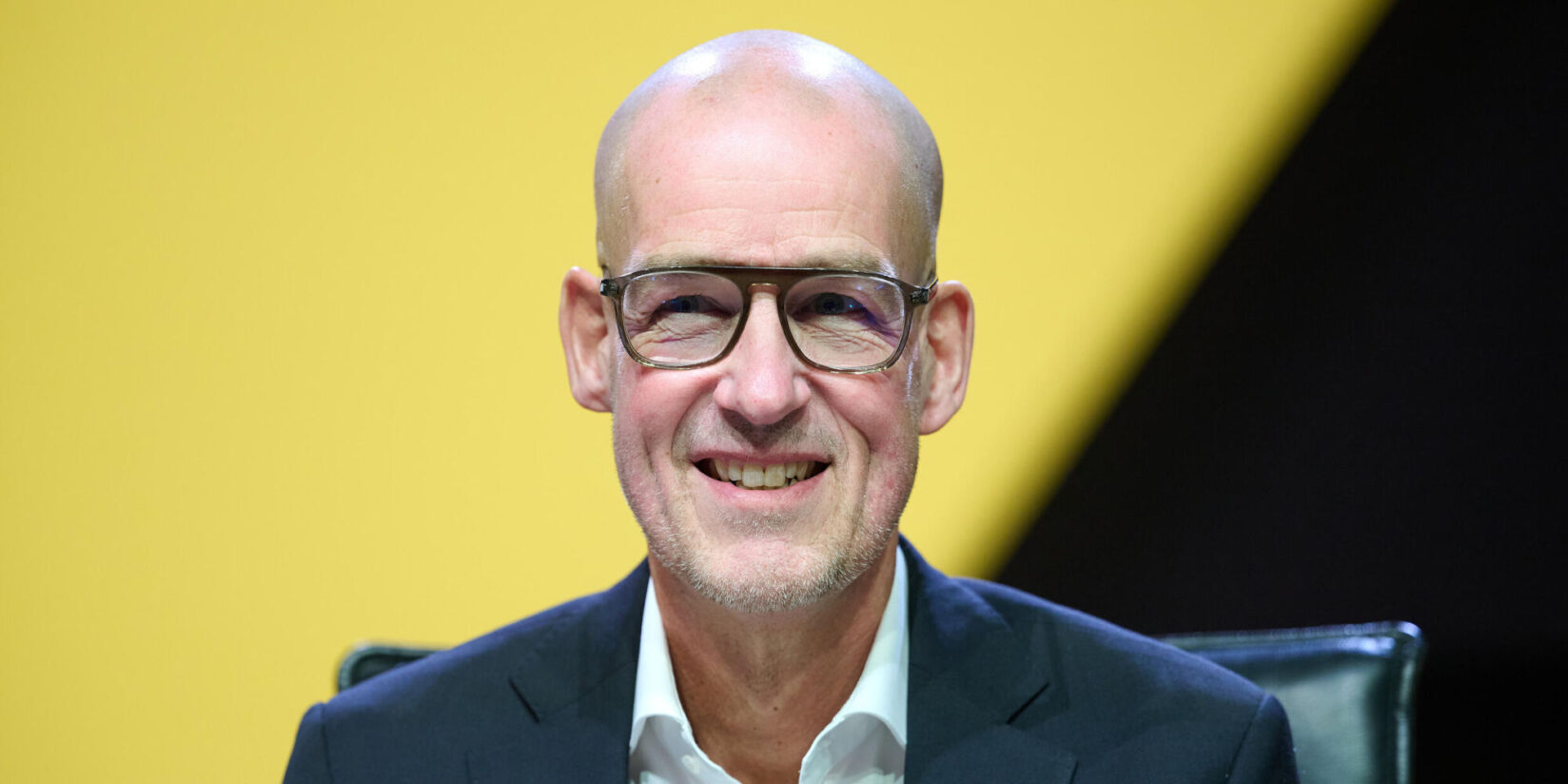 RNBVB's tweet card. Der BVB ordnet die Chefetage nach dem Watzke-Abgang neu: Cramer übernimmt, Schlenker steigt auf. So verändert sich die Machtstruktur bei Borussia Dortmund.