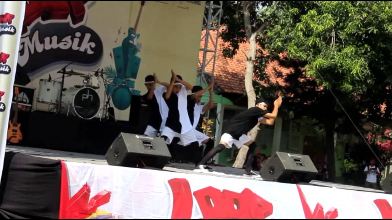 dirgaafd's tweet card. Dance SMKN 1 Selong #LoopMusik
