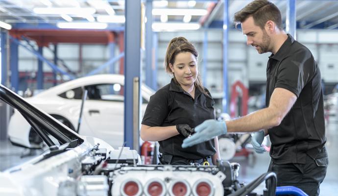 ComplexNumber's tweet card. When the paint shop leadership team for carmaker Audi initiated a change process, they decided to trust the power of questions.