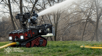 ForcesOperation's tweet card. C’était l’un des 19 projets soutenus via les 200 M€ alloués au Fonds Ukraine par la France : 40 robots pompiers Colossus à livrer et des opérateurs à former au profit du Service national ukrainien...