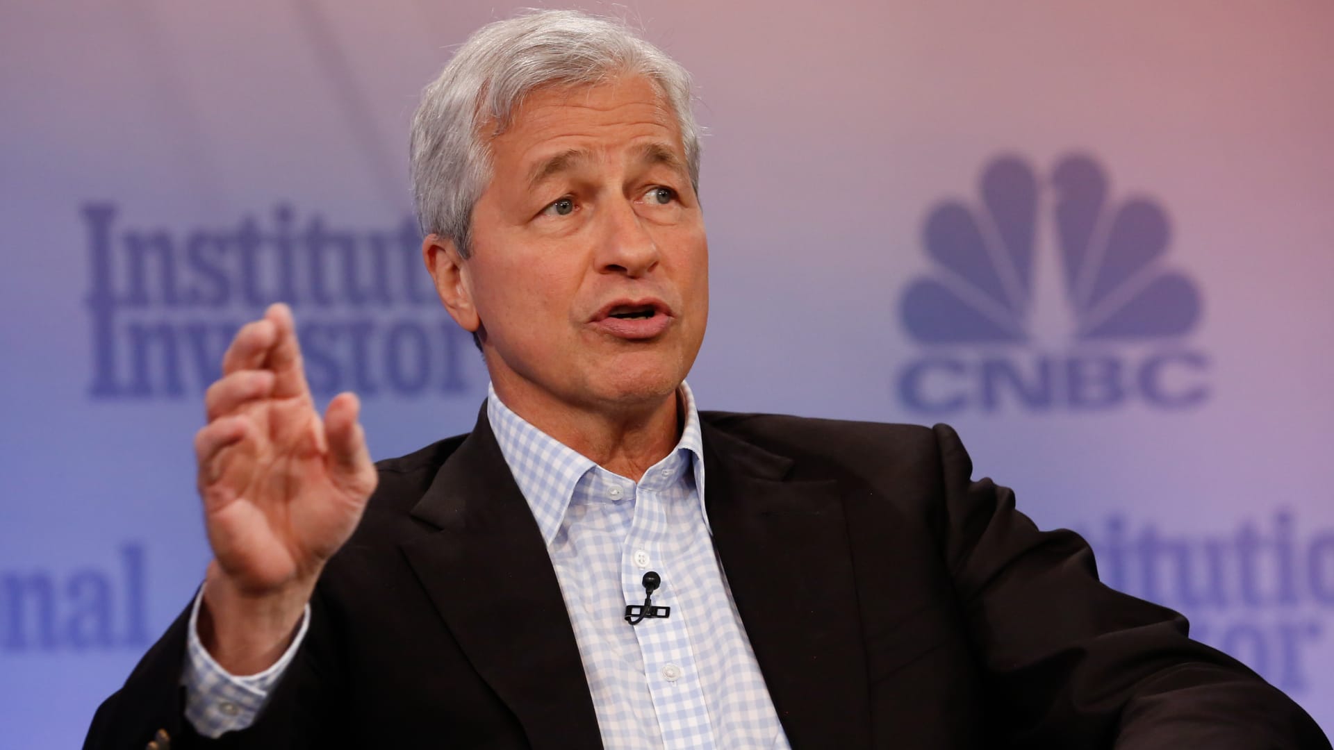 CNBC's tweet card. JPMorgan Chase CEO Jamie Dimon took a shot at bitcoin, saying the cryptocurrency "is a fraud."
