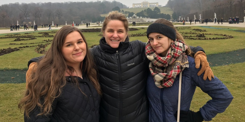 FarsalinosK's tweet card. When doctors suspected pneumonia was causing her symptoms, my mother said she was done with vaping. Yet her decision came too late.