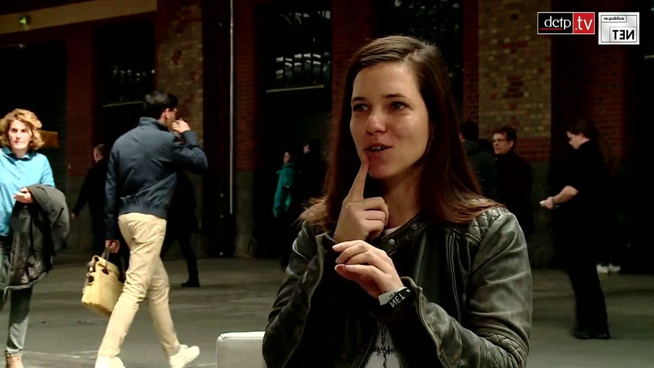 dctp_tv's tweet card. Julia Probst ist eine der sichtbaren Aktivistinnen für Gehörlose. Im Gespräch mit Philip Banse erklärt @einaugenschmaus, wie sie sich eine Gesellschaft vorstellt, in der Menschen, die schlecht oder...