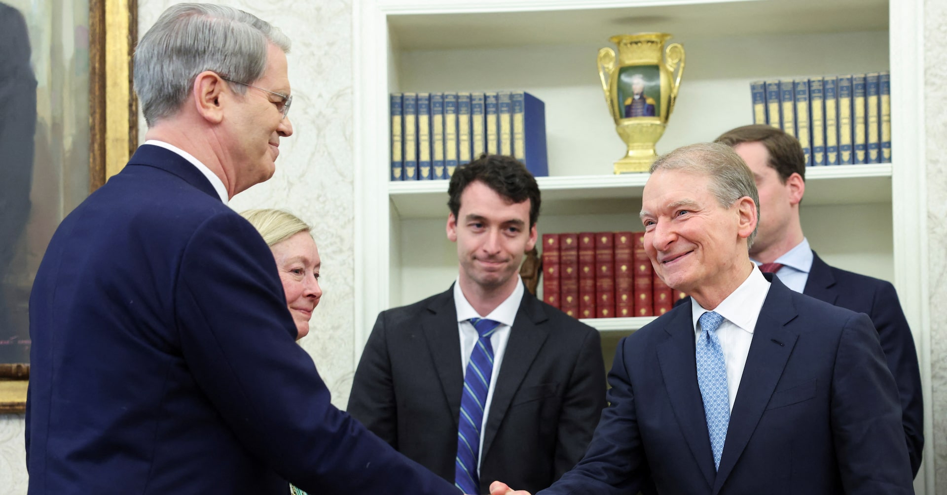 CryxstalVxn's tweet card. Paul Atkins, who previously served as a U.S. Securities and Exchange Commission member from 2002 to 2008 and was seen as a business-friendly lawyer, was sworn in on Monday as the SEC chairman, the...