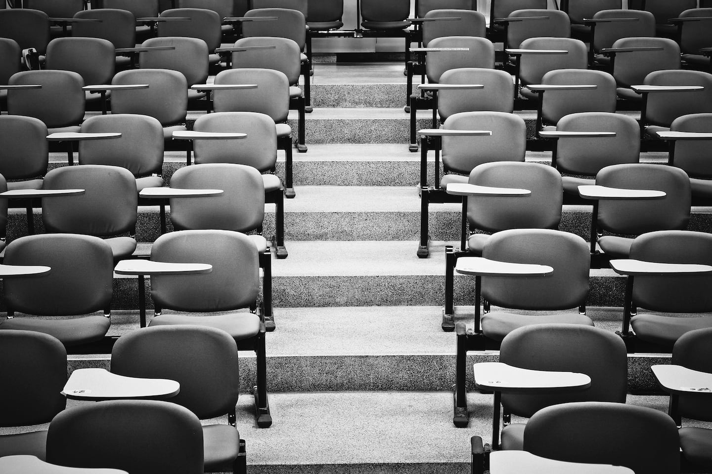 jimdao's tweet card. Professors should teach students how to have respectful dialogue.