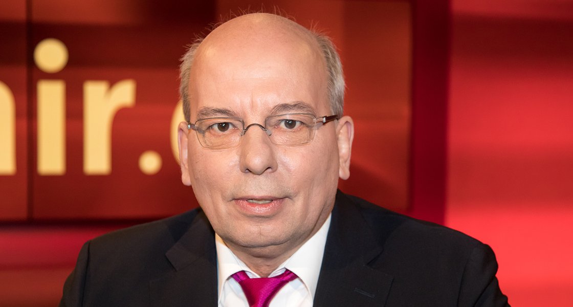 fragdenstaat's tweet card. Der Vorsitzende der Deutschen Polizeigewerkschaft Rainer Wendt wurde jahrelang rechtswidrig vom Dienst freigestellt. Wir veröffentlichen dazugehörige Dokumente. Sie zeigen, dass mehrere Innenminister...