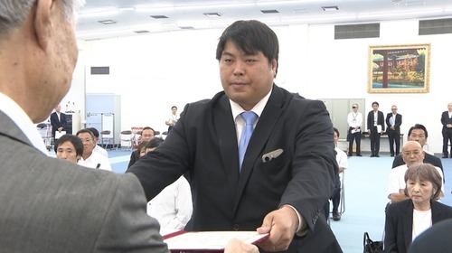 hamusoku's tweet card. へずまりゅうのおかげで中国人達が『日本へ旅行に行かない運動』開始　もうこれ人間国宝だろ : ハムスター速報