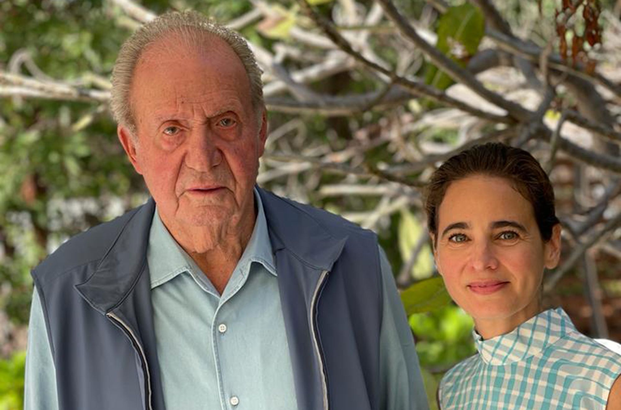 DBonnetBesancon's tweet card. Exclu Paris Match. Alors que la justice espagnole vient de classer sans suite les trois enquêtes visant l’ancien roi d'Espagne Juan Carlos Ier, Laurence Debray, sa biographe officielle, auteure de...