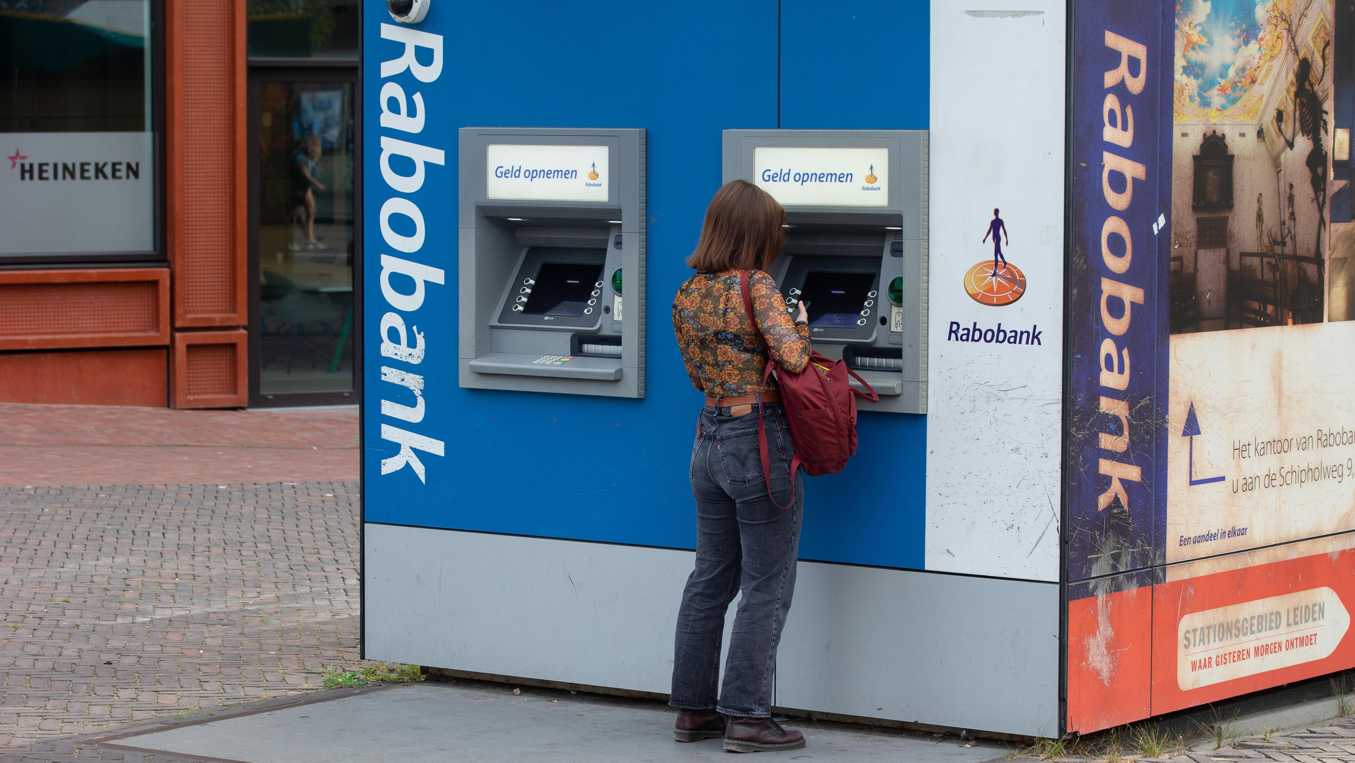 geertwilderspvv's tweet card. Rabobank werkt aan een ’andere manier’ van sparen. Op die manier wil het financiële concern spaarders een extra keuzemogelijkheid geven, nu de gewone spaarrente nog niet zo hard oploopt als veel...