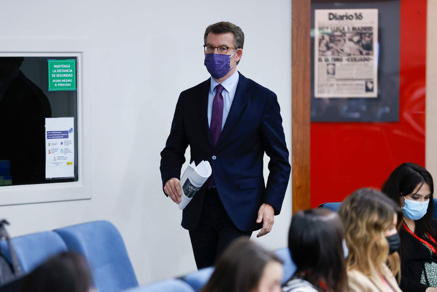 ppmadrid's tweet card. Además de la bajada de impuestos, la propuesta del Partido Popular para aliviar la crisis económica recoge una revisión del gasto público.