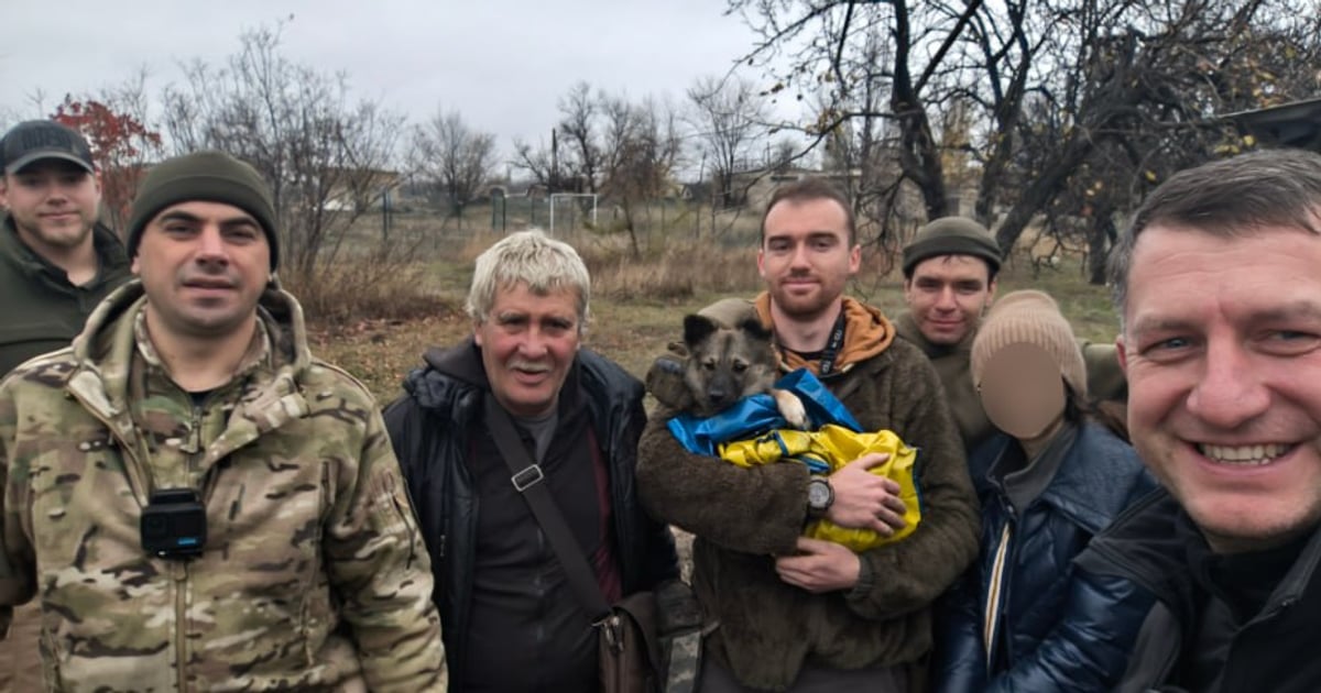 HromadskeUA's tweet card. Група волонтерів пішки евакуювала 13-річну дівчинку з міста Родинське на Донеччині, на яке тиснуть російські війська. Щоб урятувати дитину, вони подолали 12 кілометрів лише в один бік, крізь поля і...