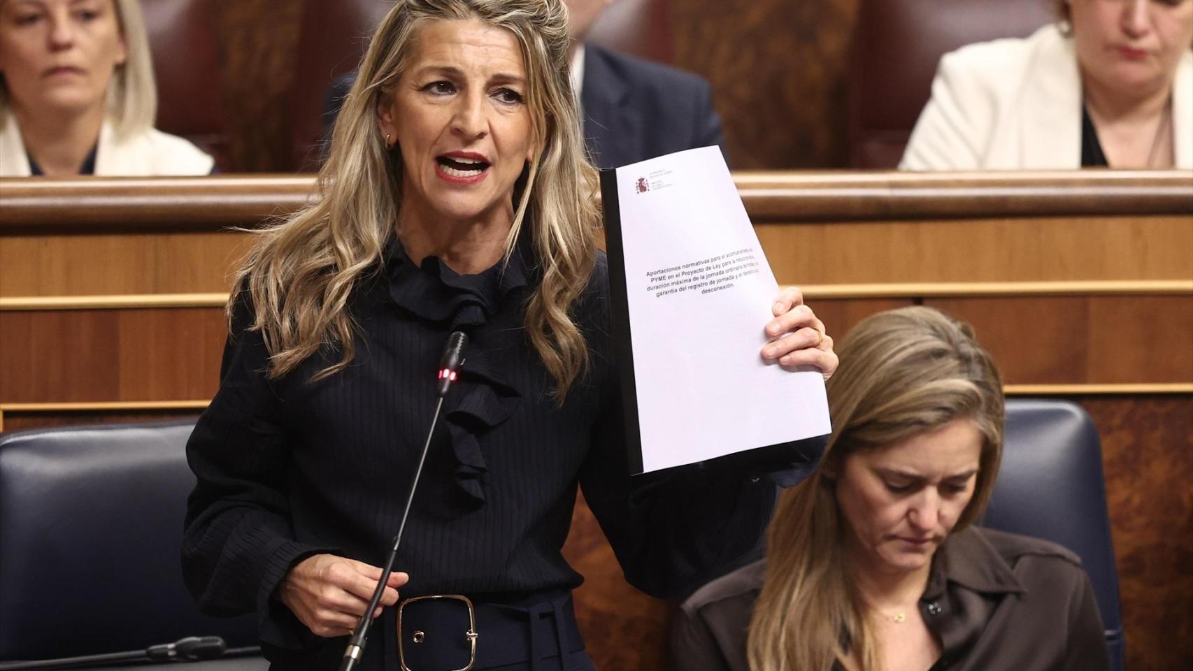 elespanolcom's tweet card. Los de Yolanda Díaz retan a los socialistas en un momento delicado y exigen no renovar los conciertos con la educación privada que recibe fondos públicos. Más información: La 'trampa' de la cuota...