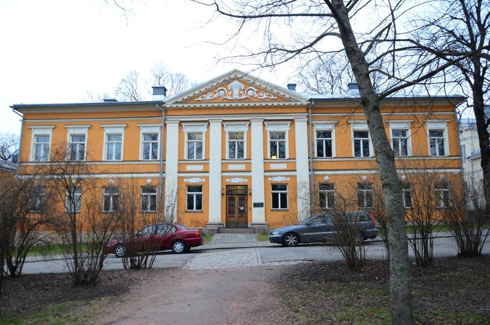 StadgaAbo's tweet card. Ämnesföreningen Stadga har publicerat ett ställningstagande där föreningen motiverar varför Åbo Akademis anhållan om juridikutbildning borde godkännas. Stadga