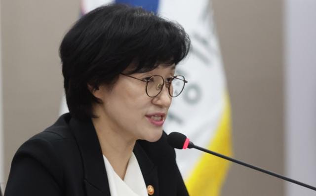 masterofblt's tweet card. 여성가족부를 확대·개편해 1일 출범하는 성평등가족부에 남성 역차별을 담당하는 주무 부서가 생긴다. 이재명 대통령이 '이대남(20대 남성)'들이 겪는 차별도 연구해 대책을 마련하라고 지시한 데 따른 것인데, 성평등부는