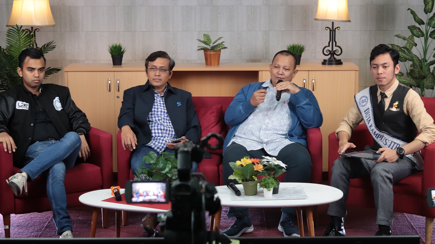 itbofficial's tweet card. BANDUNG, itb.ac.id – Tridarma Perguruan Tinggi adalah tiga kewajiban yang harus dijalankan oleh civitas akademika. Untuk itu, Insitut Teknologi Bandung (ITB) mengadakan sesi khusus pada rangkaian...