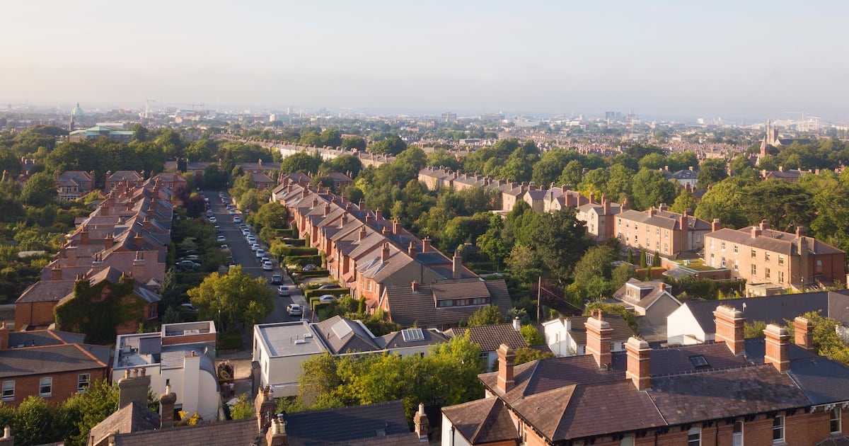 IrishTimesPol's tweet card. Fine Gael and Fianna Fáil councillors expected to agree to increases in exchange for Labour support