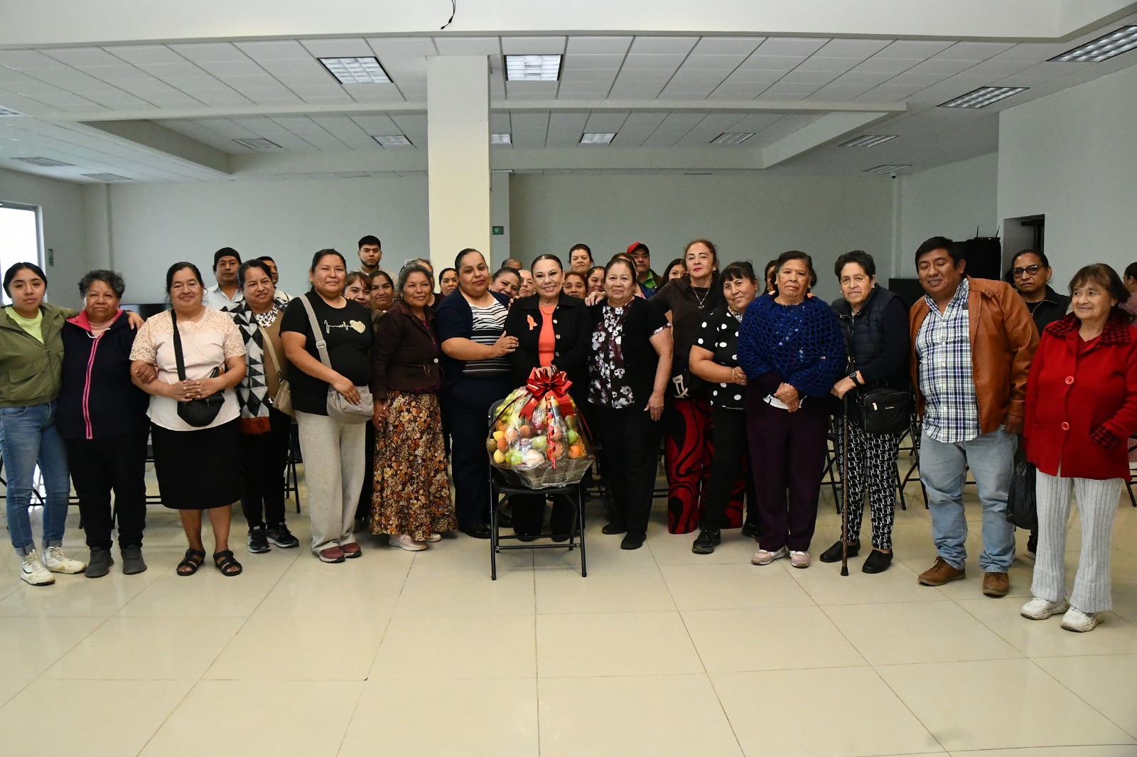 diaplazajuarez's tweet card. Tulancingo de Bravo, Hgo.- Comerciantes y autoridades municipales se reunieron el pasado martes 25 de noviembre para dialogar y renovar el permiso para que el Tulantianguis continúe desarrollando...