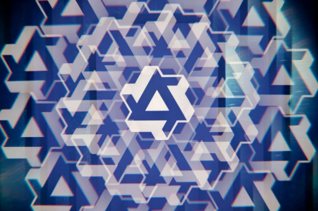 fadouce's tweet card. Actuellement disponible uniquement en Chine, l'application « est conçue pour devenir la passerelle d'accès à la vie quotidienne grâce à l'IA », selon Alibaba.