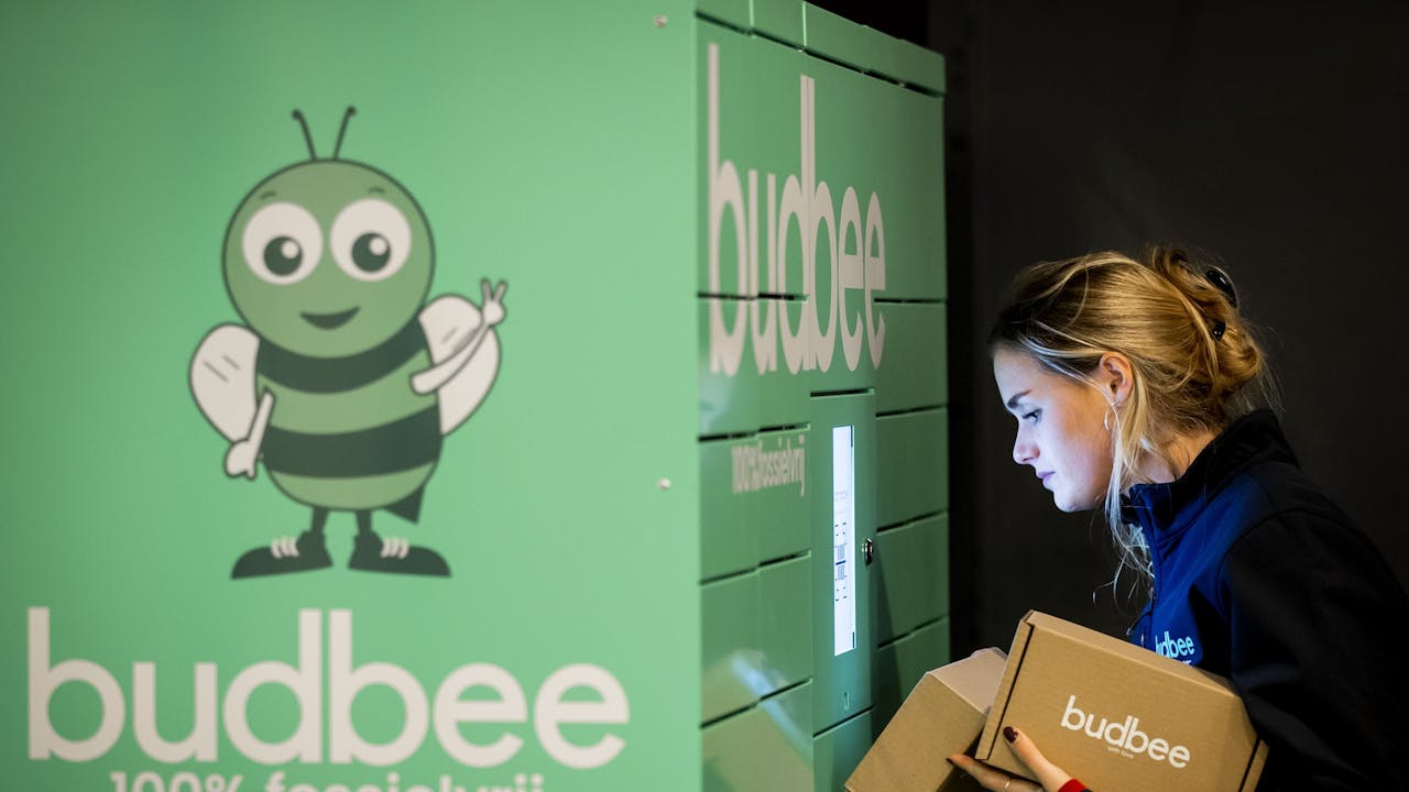 Logixbox's tweet card. Wordt de pakketkluis een serieus alternatief voor thuisbezorging? De voorstanders schermen graag met termen als duurzaam en efficiënt. Maar de consument doet niet mee.