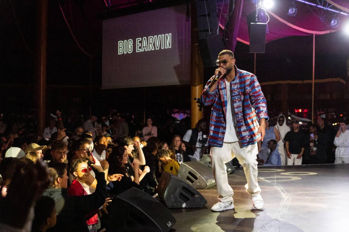 yanness77's tweet card. La star des Bleus donnait son premier concert de rap jeudi soir au Cabaret Sauvage à Paris devant 400 personnes. Une parenthèse d'une heure en présence de ses plus fidèles amis avant un retour au...