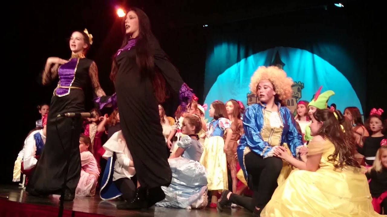 Angivan99's tweet card. Canelillas disney nuestra navidad