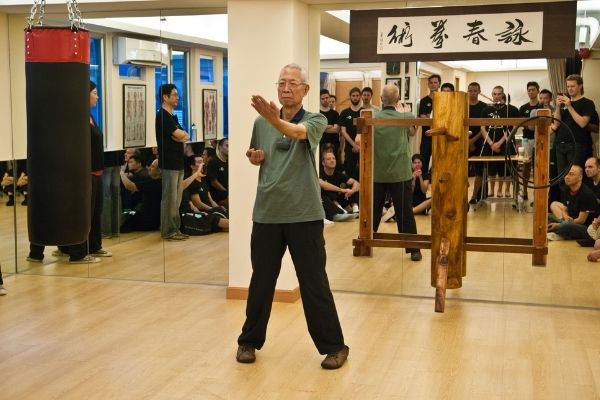 OnlineWingchun's tweet card. Learning Siu Nim Tao is divided into three stages. Firstly, one must relax the muscles of the whole body. Then, he should infuse the spirit..