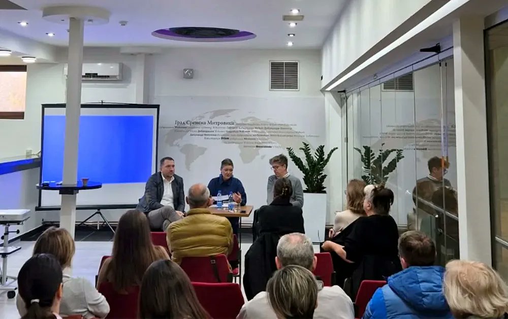 sirmiuminfo's tweet card. SREMSKA MITROVICA – U cilju daljeg unapređenja i osnaživanja turističke ponude regiona, u prestižnom ambijentu Carske palate (Sirmium Palatium Imperiale) održana je stručna radionica naNastavi...
