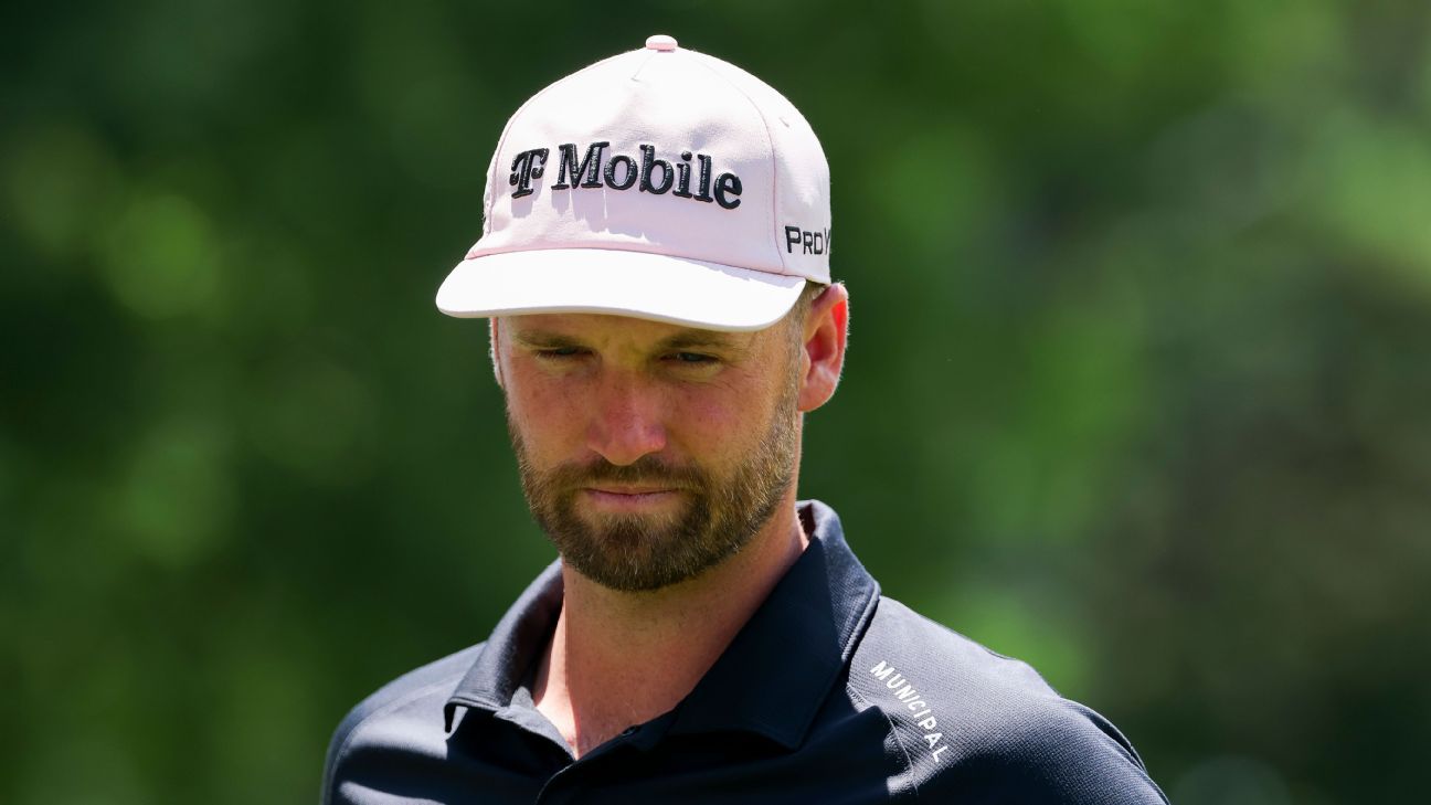 AmGolferBlog's tweet card. Oakmont Country Club has banned golfer Wyndham Clark from its property after he damaged his locker following a missed cut at last month's U.S. Open, sources confirmed to ESPN.